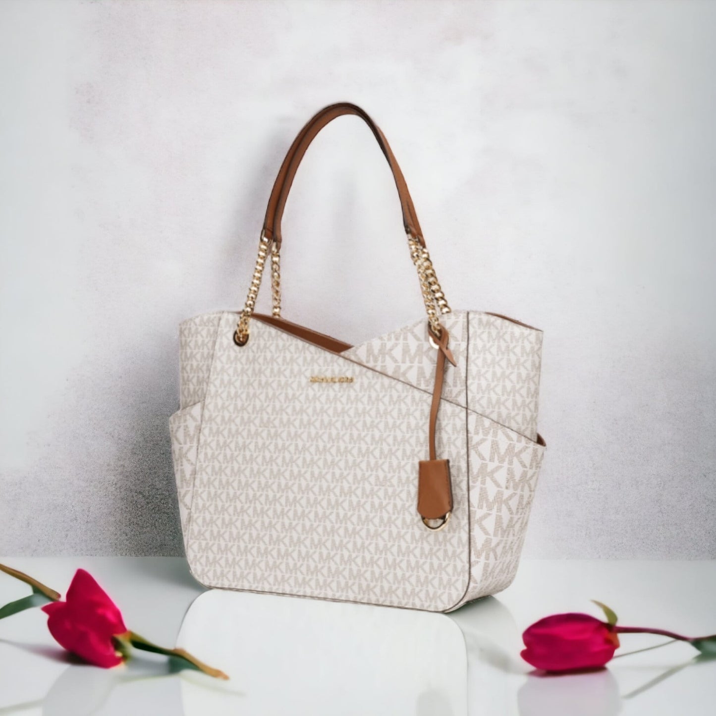 Michael Kors Signature Large Jet Set Travel Shoulder Chain Bag 35F1GTVT3B VANILLA
